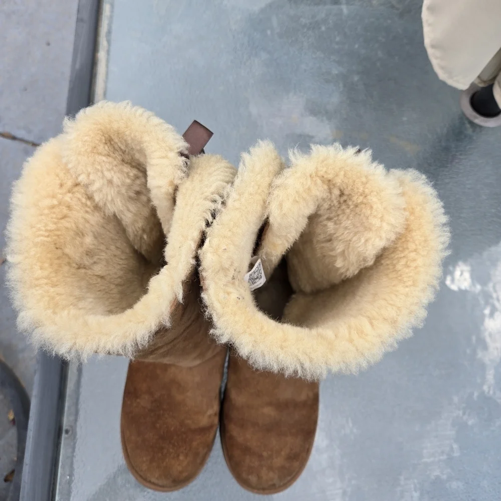 UGG Bailey Bow Tall Boots size 4 chestnut brown ivory